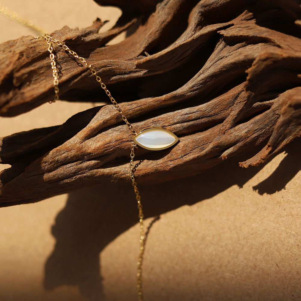 Olive White Shell Necklace Clavicle Chain