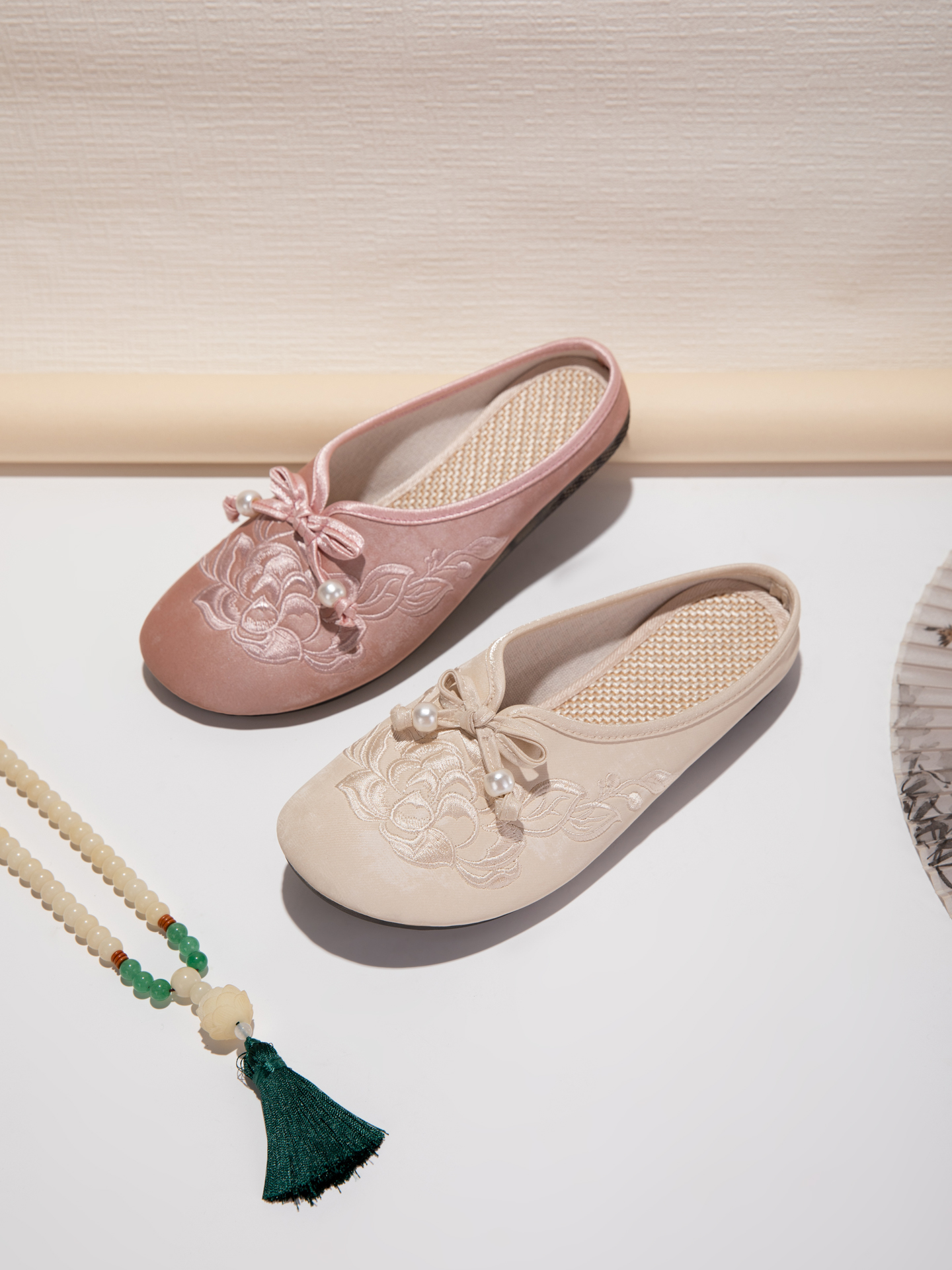 Bow Embroidered Slippers -Beige Soft Sole Mule Shoes, Elegant & Comfortable Commuter Canvas Shoes For Women