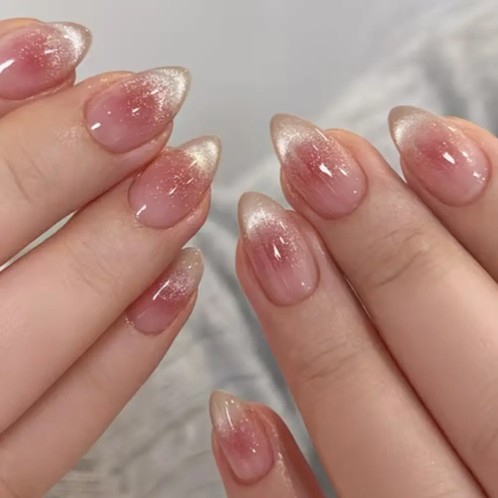 Of Short Almond-shaped Press-on Nail Cat-eye Art