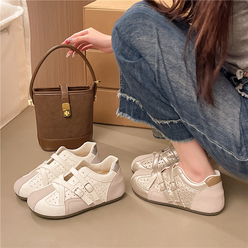 Perforated Split Toe Flat Sneakers
