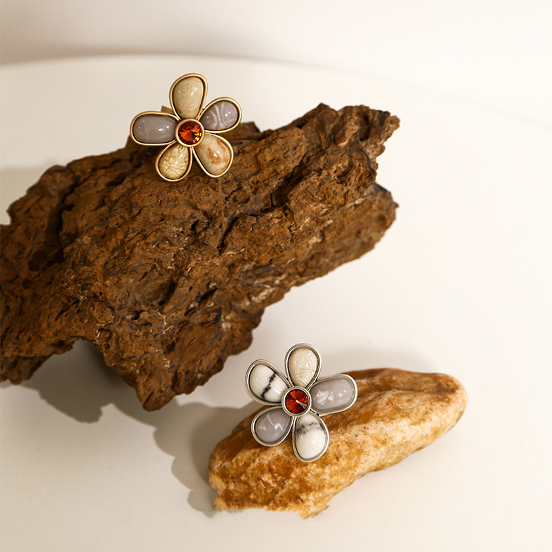 Vintage Natural Stone Adjustable Five-petal Flower Ring