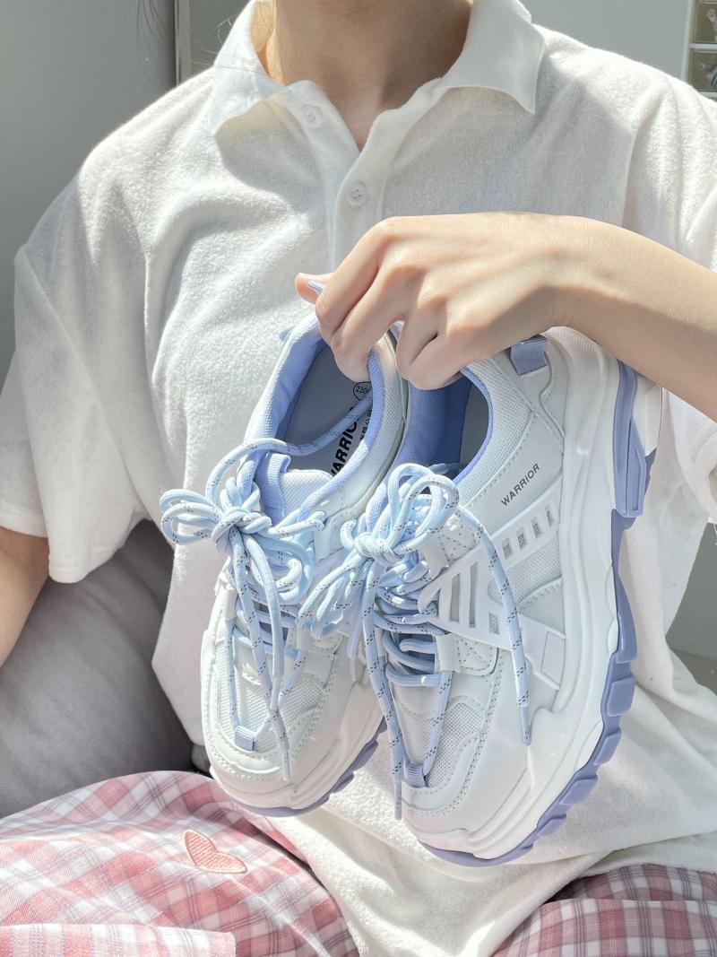 Net Celebrity Street Shooting Tianshui Blue Sneakers