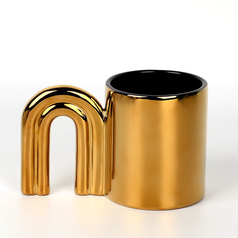 Arch handle cup gold