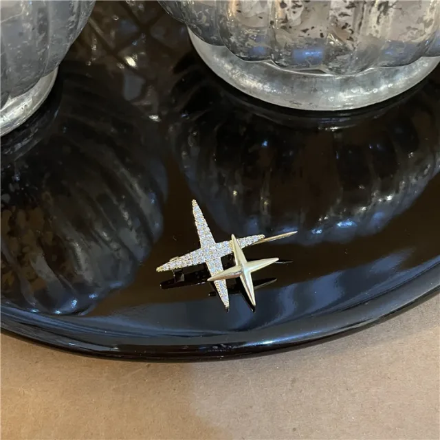 Star Brooch Japanese And Korean Simple Size Size Gender Pin Collar Pin Small Version - Shop at LoveMi