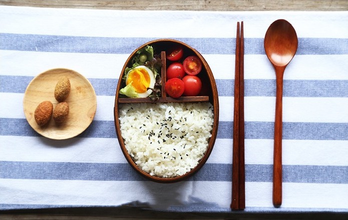 Title 3, Round Brown Wooden Bento Box