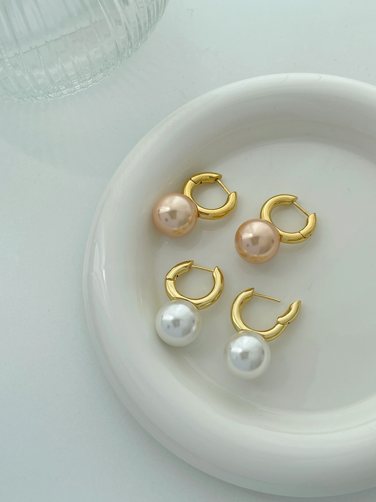 Women's Retro High-end Niche Commuter Earrings