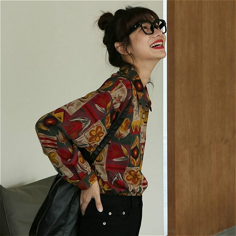Women's Vintage Hong Kong Style Design Small Top
