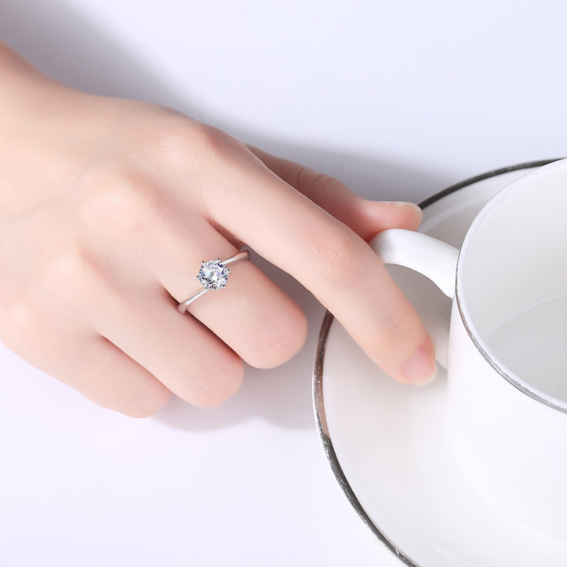 Six-claw Mosang Diamond Ring Girl