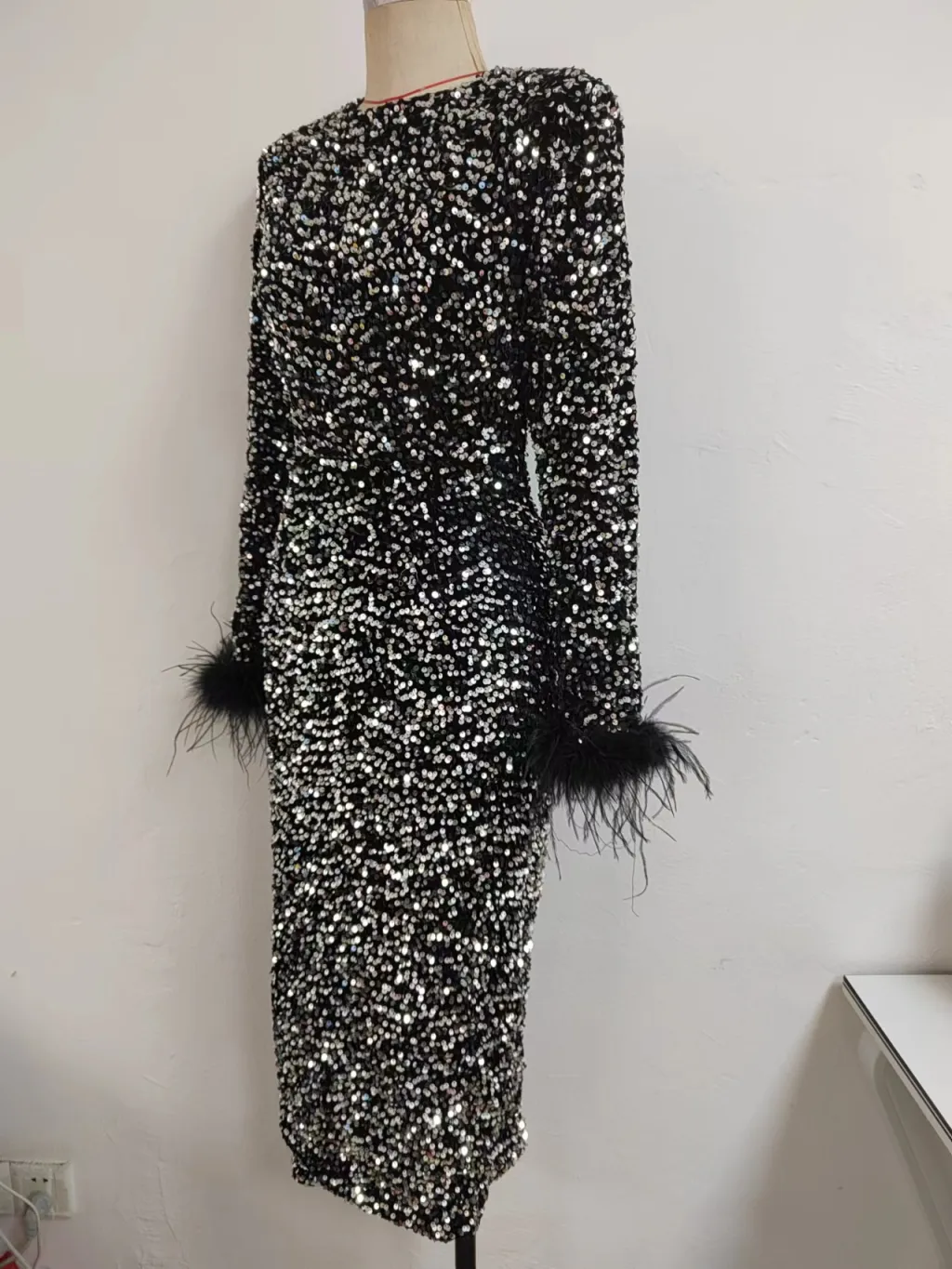 Long Sleeve Miniskirt Sequined Feather Decorated Evening Dress - Grey
