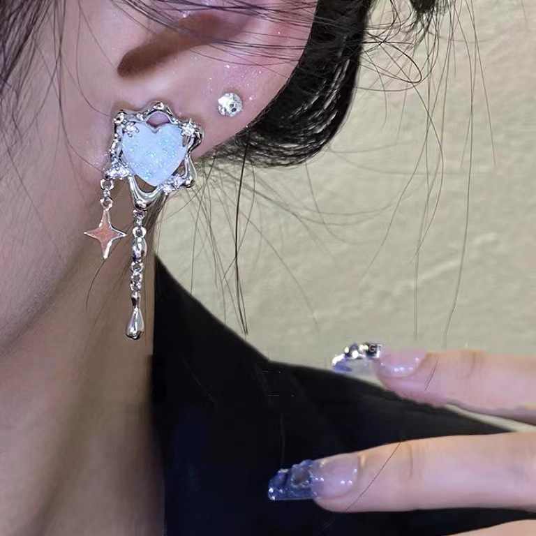 Title 2, Love Four Mount Star Tassel Ear Stud