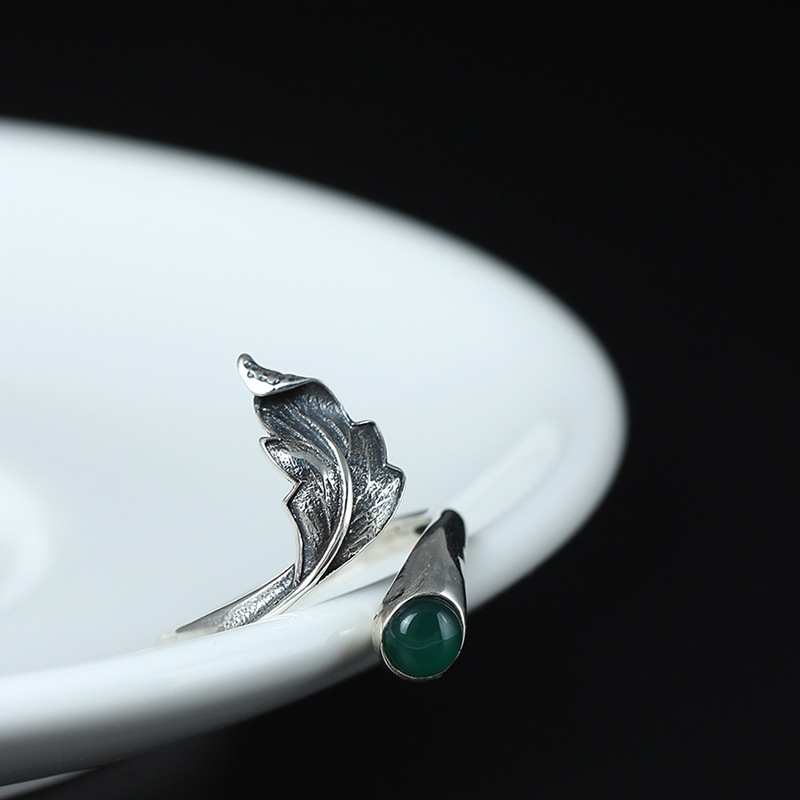 Classical Elegant Personality Feather Ring Vintage Thai Silver Old Chalcedony Leaf Ring