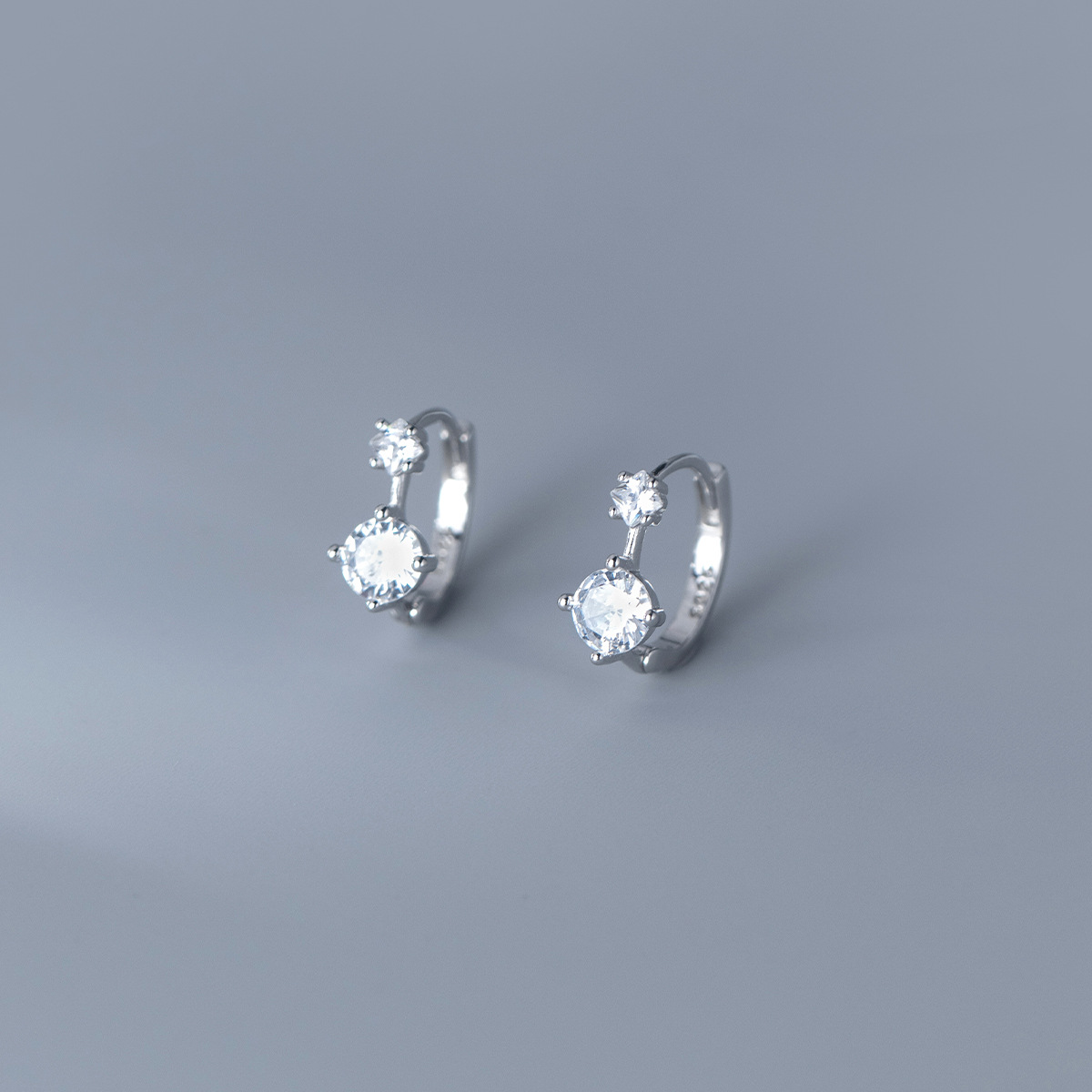Simple Temperament Commuter Diamond Hoop Earrings