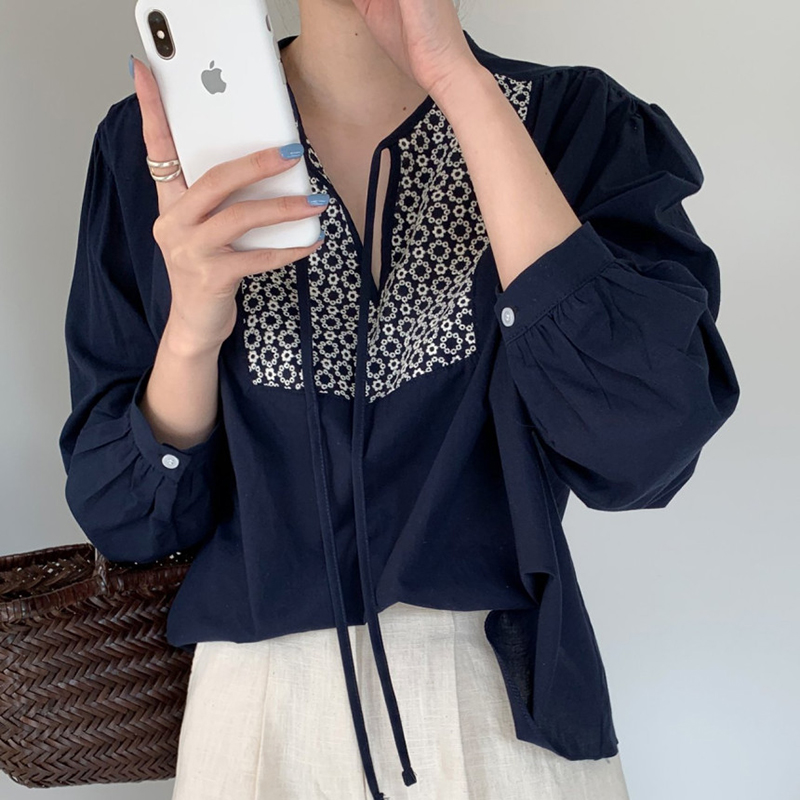 French Retro Thin V-neck Tie Embroidery Lace Crochet Contrast Color Loose Long-sleeved Shirt Top
