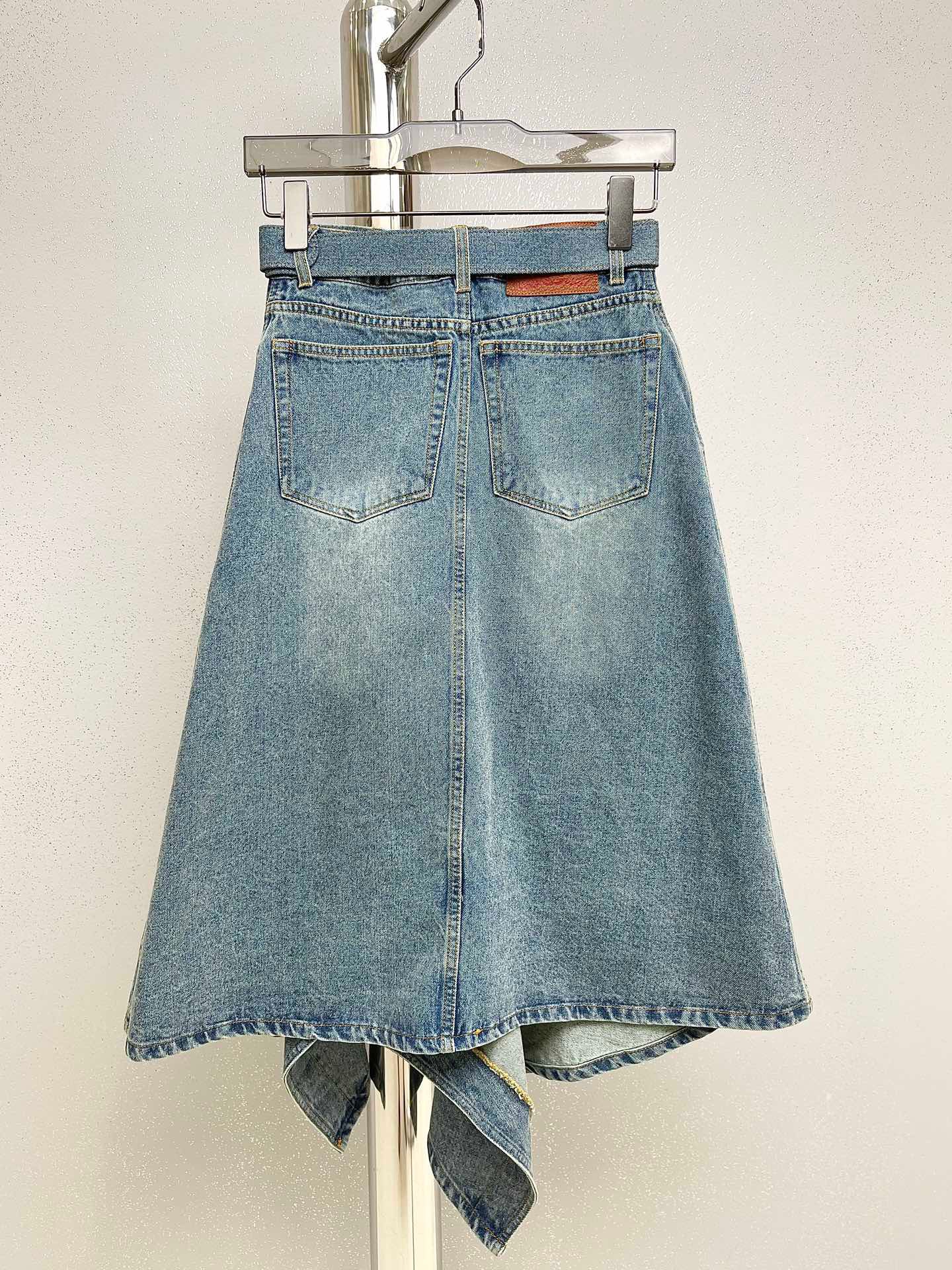 Deconstructed Hollow-Slit Denim Skirt Shows Long Legs