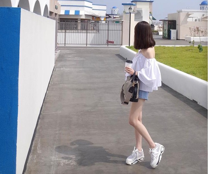 Women With A Collar Shoulder And Horn Sleeves