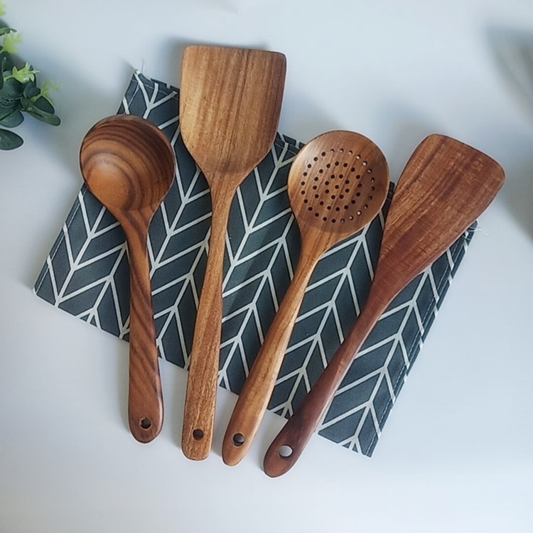 BEYONDARY Stylish & Functional: Modern Pan & Classic Wooden Spoon