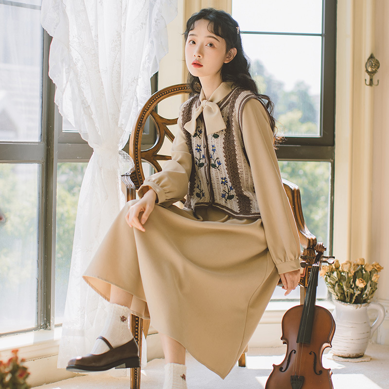 Two-piece Dress With Literary Embroidery Knitted Vest Vest