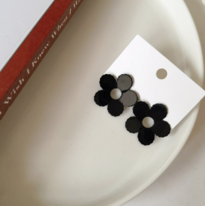 Small Flower Delicate Wave Edge Classic Black And White Earrings