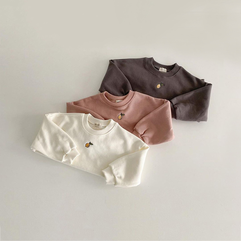 كنزة فضفاضة مطرزة بتصميم كمثرى على الطراز الكوري للأطفال