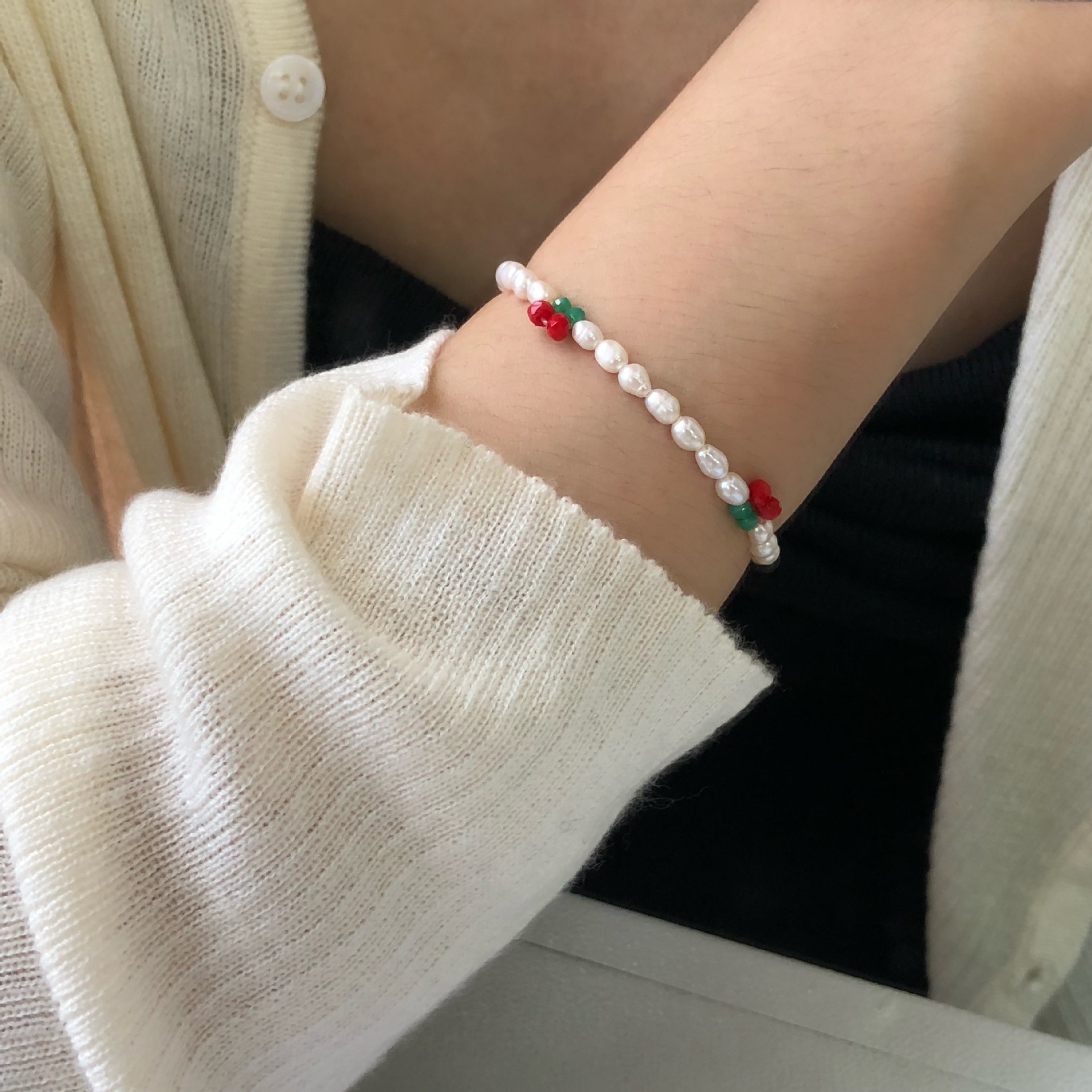 Title 1, Natürliches Süßwasserperlenarmband für Damen