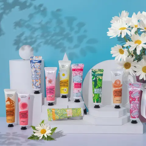 Hand Cream Small Chamomile Horse Oil Moisturizing Non-greasy Plant