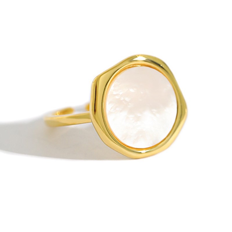 Geometric Circular Ring With Niche Design For Simplicity