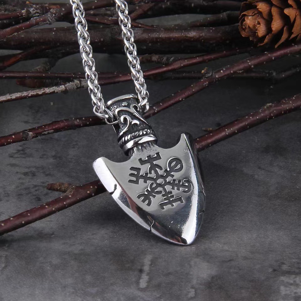 European And American Vintage Titanium Steel Spearhead Necklace Matching