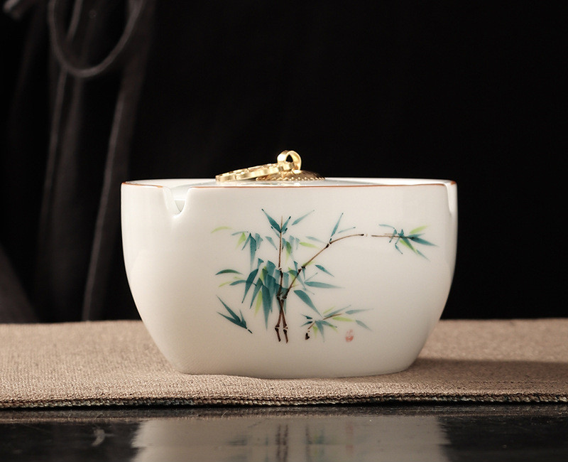 Hand-painted Household Living Room Ceramic Ashtray With Lid Non-slip