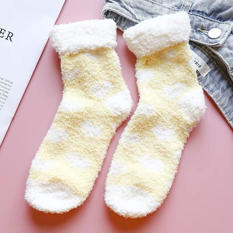 Title 2, Chaussettes de couchage en peluche