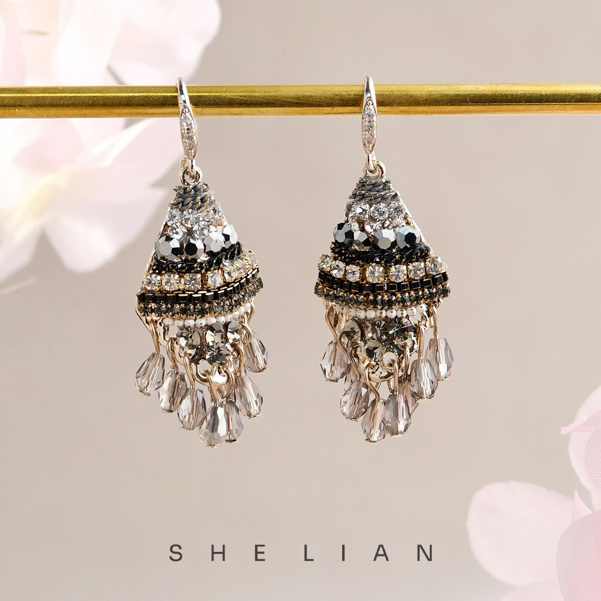 Minority Design Ear Ornaments Woman thumbnail 5