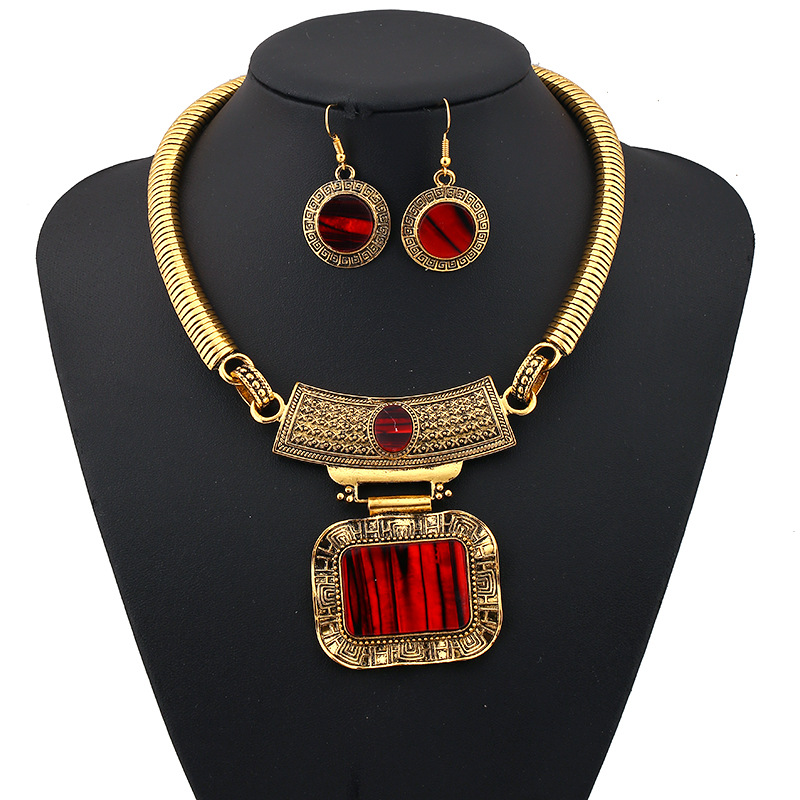 Vintage Geometric Plate Pattern Short Necklace Necklace