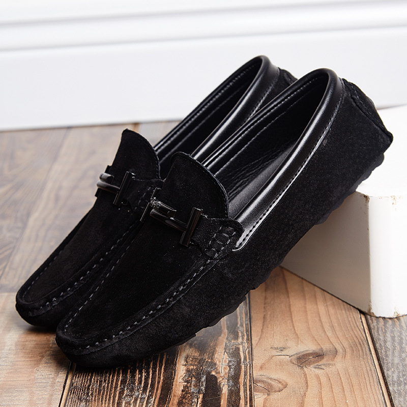 Title 3, Low-top suede flats