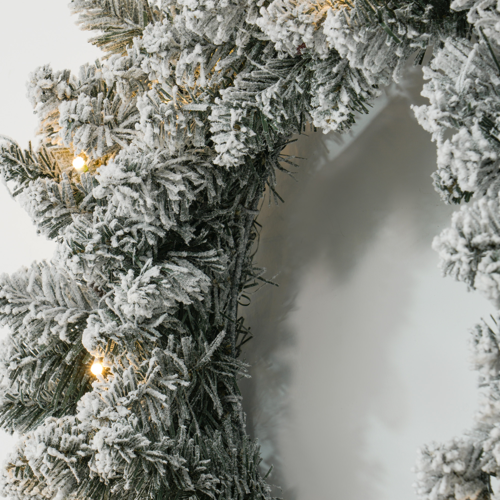 60 Snow Pine Cones And Berry Christmas Wreaths With LED Lights — image 7