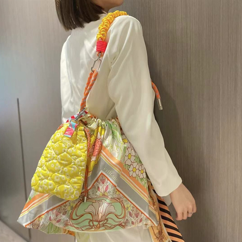 Color Pattern High Texture Silk Scarf One Shoulder Handbag