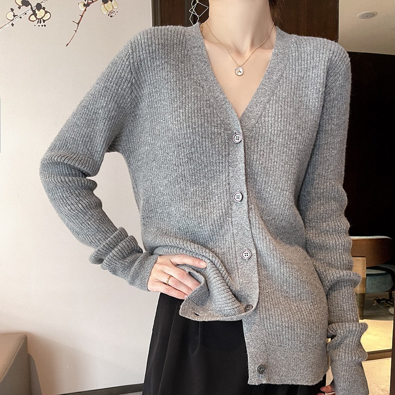 Title 6, Neues Strickjacke-Damen-Outfit