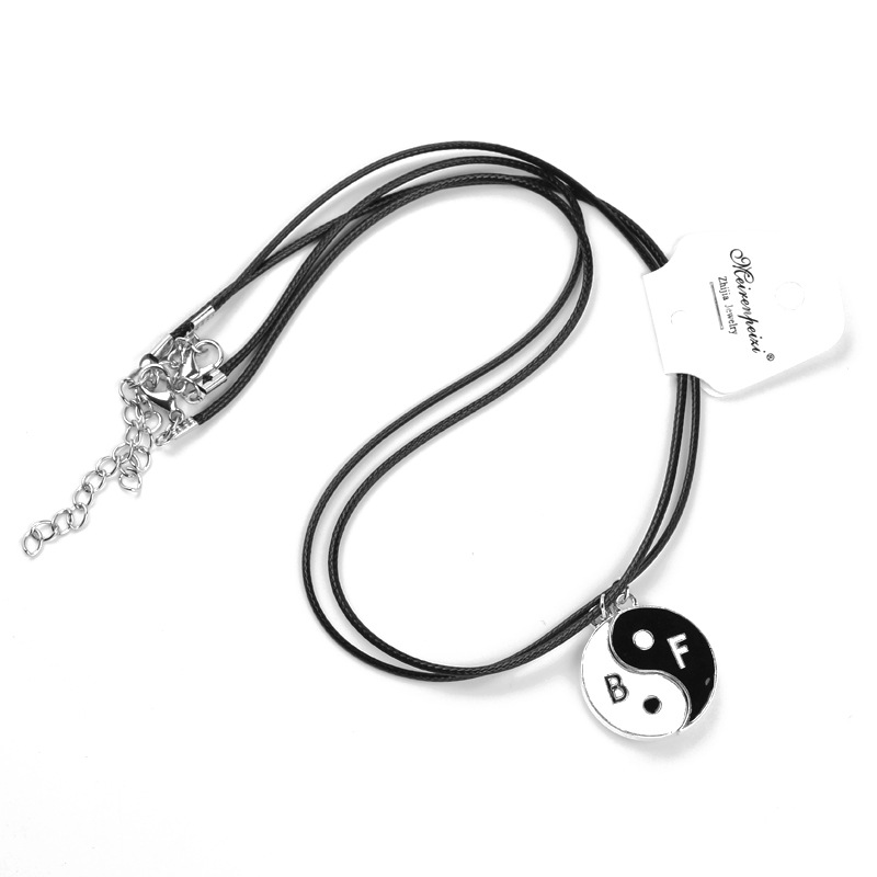 All-match Hollow Heart-shaped Gossip Necklace Pendant