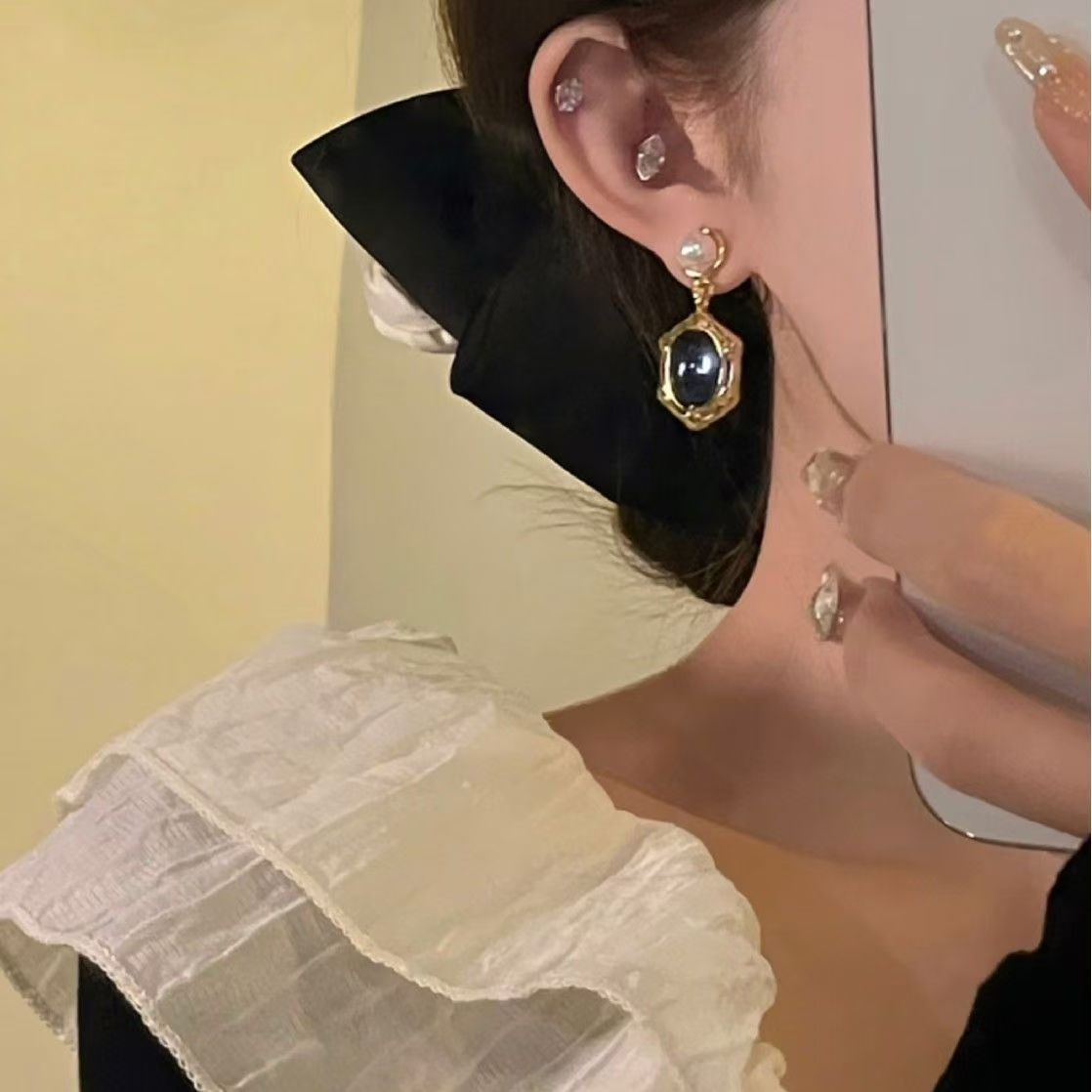 French Vintage Mid-century Pearl Earrings For Women, Elegant Goddess Style Light Luxury Niche High-grade Ear Jewelry