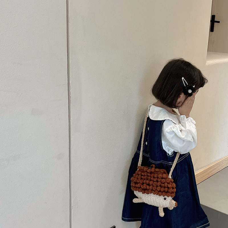 حقيبة كروسبود بتصميم القنفذ للأطفال بتصميم محبوك أنيق