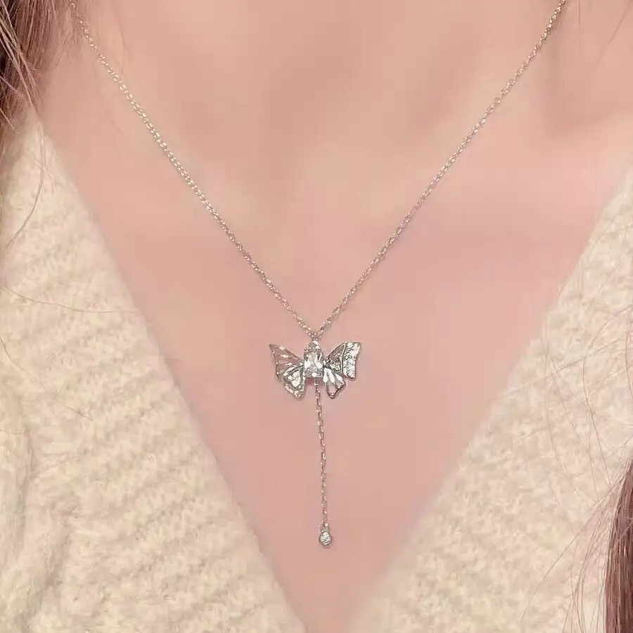 Women's Fashionable Butterfly Pull-out Movable Necklace