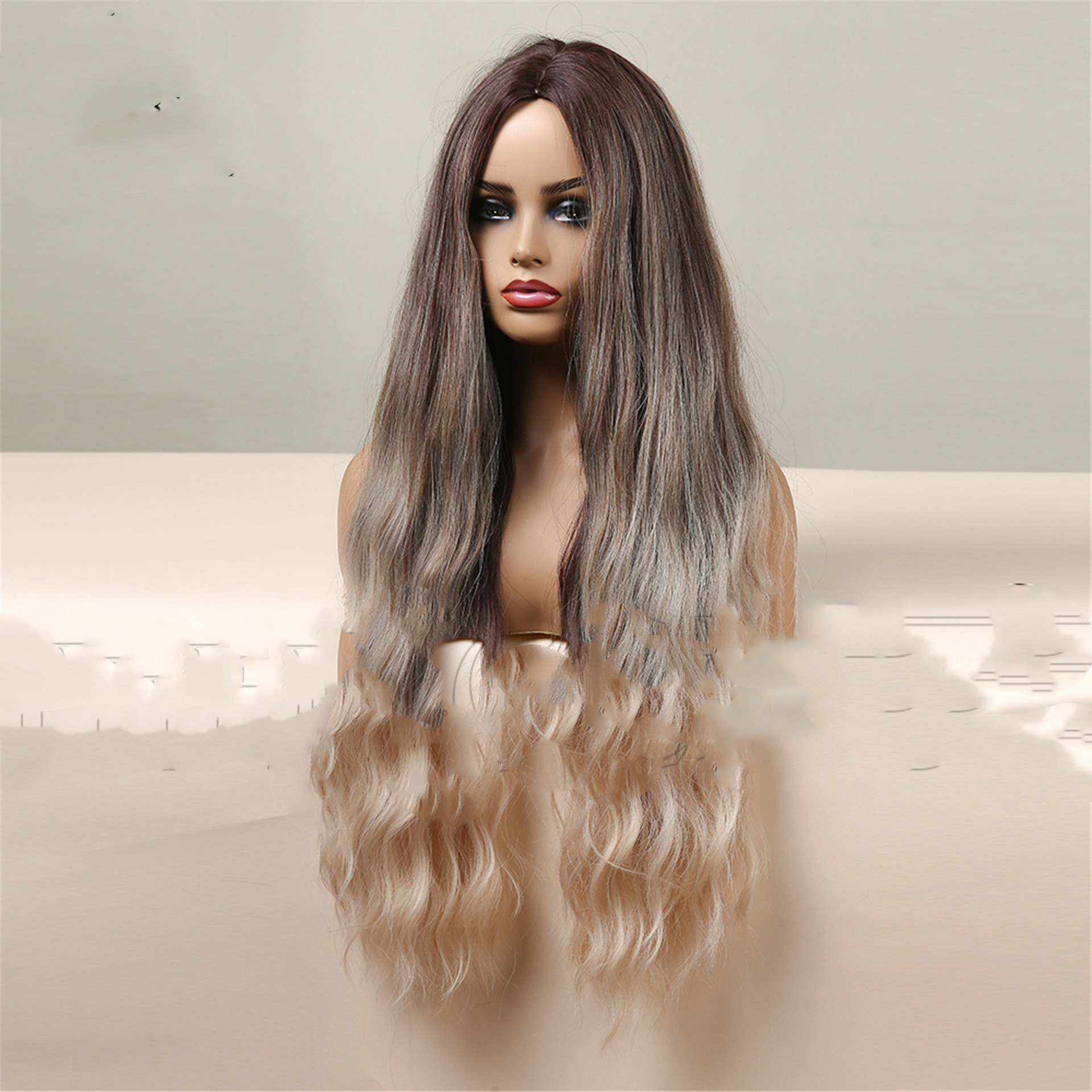 Medium Brown Gradient Blonde Women's Long Curly Hair — foto 4