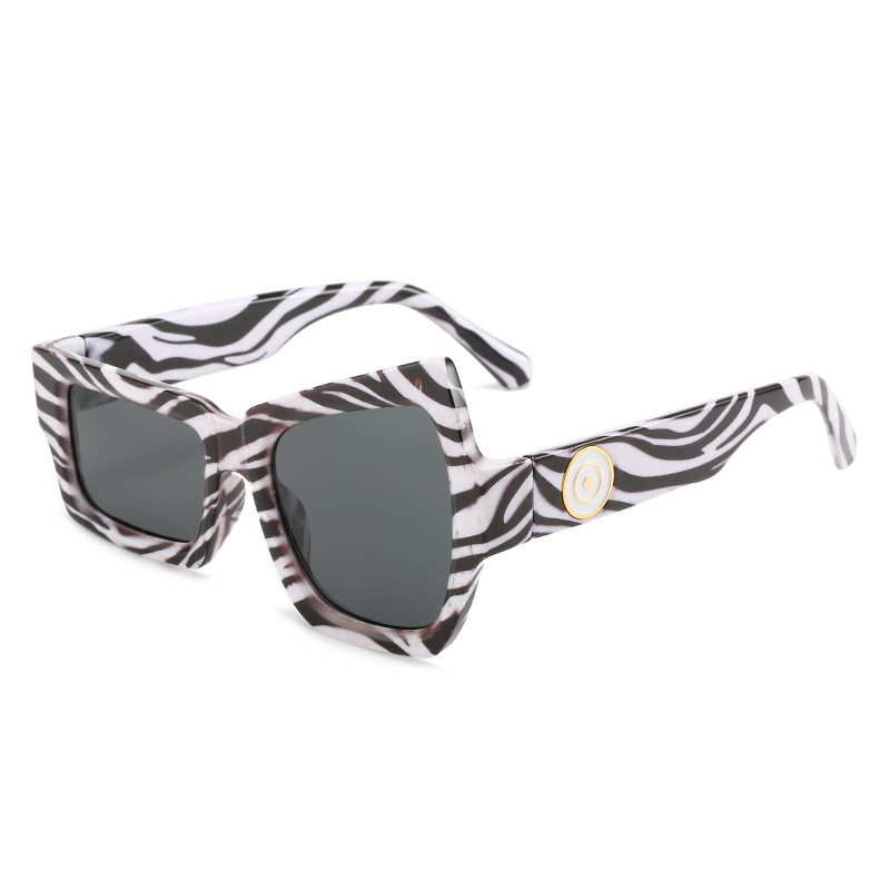 Irregular Candy-colored Sunglasses On The Catwalk - Image 8