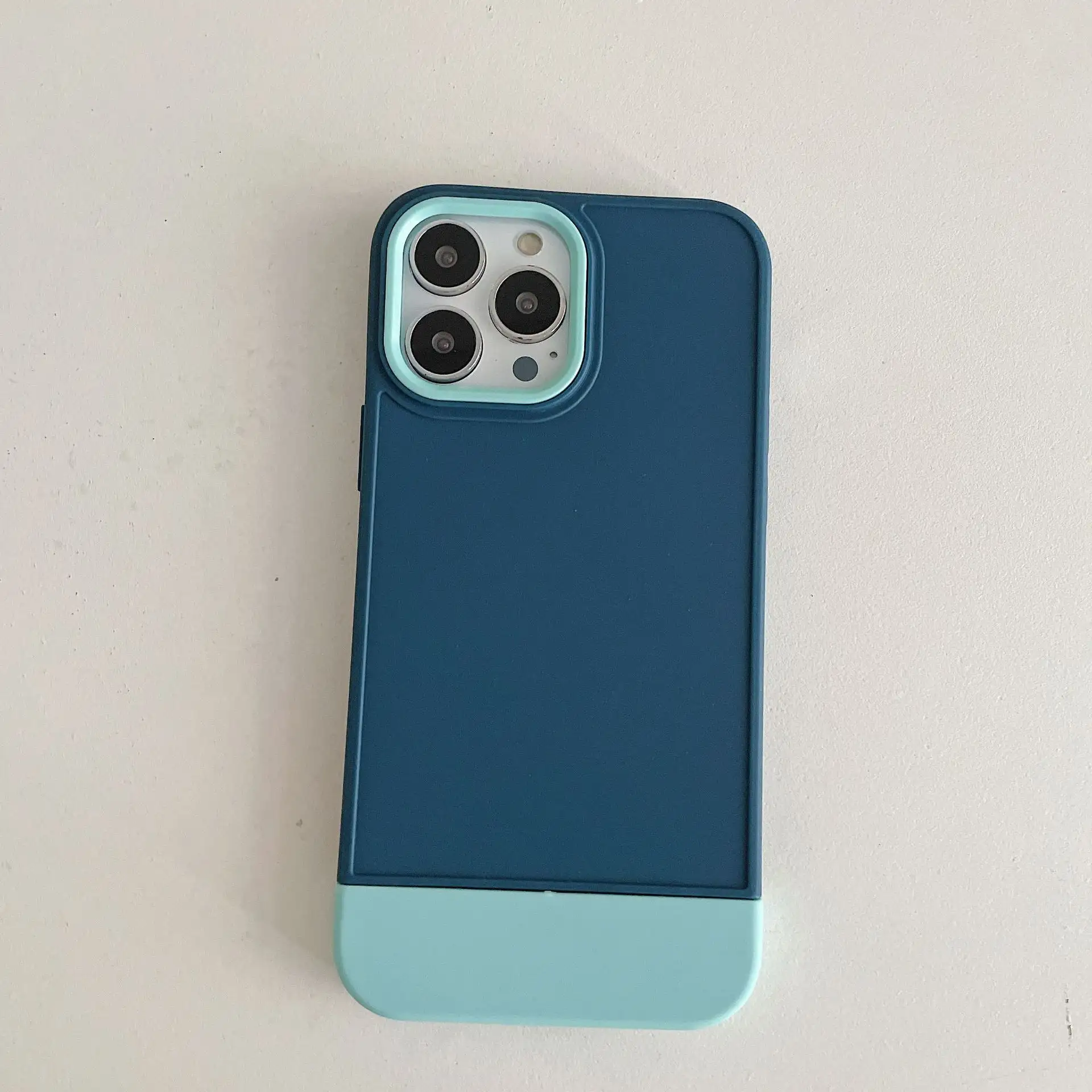 Contrasting Liquid Silicone Frosted Phone Case
