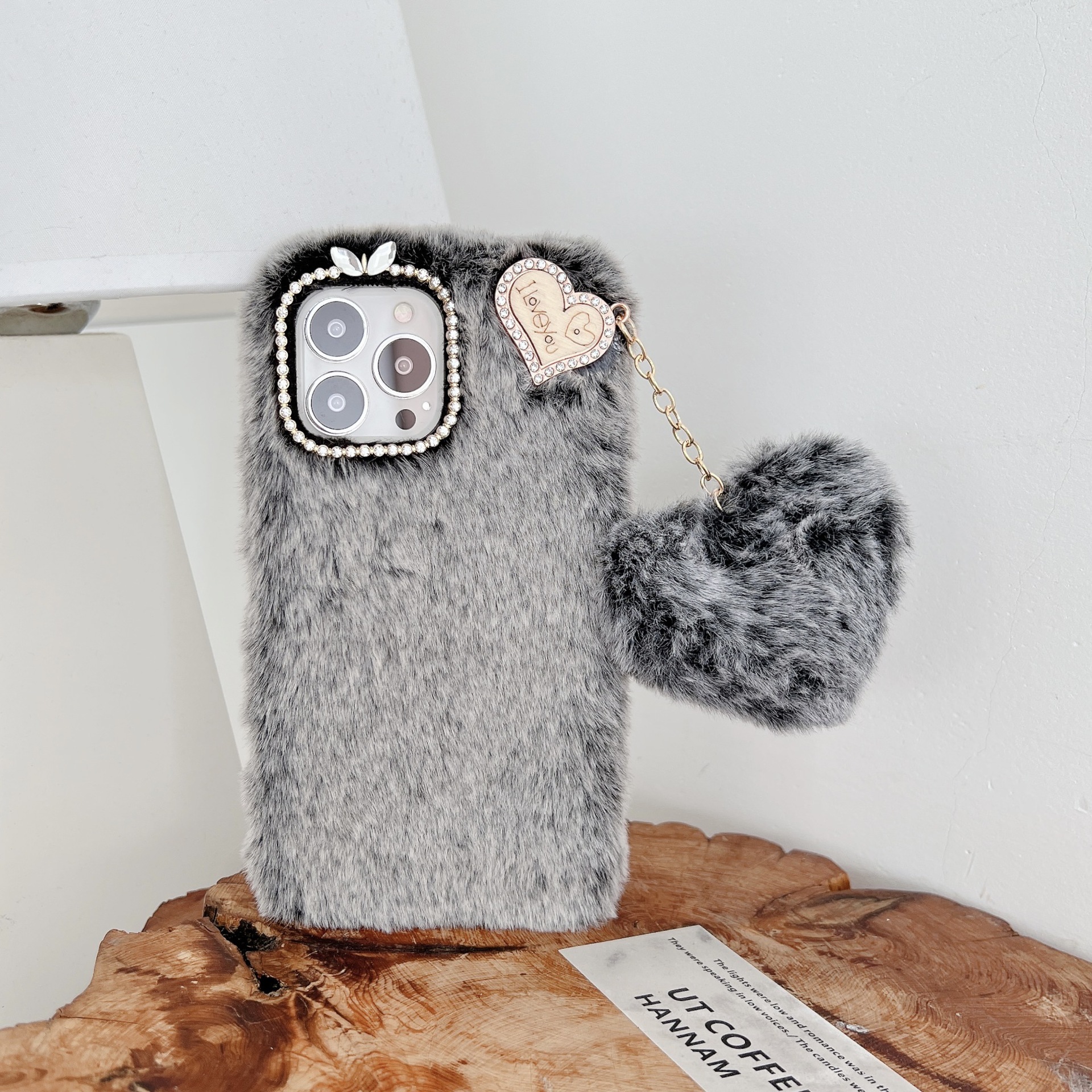 Winter Plush mobile phone case - Image 8