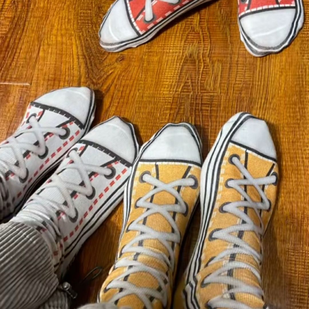 Fashion Canvas Shoes Graphic Print Socks