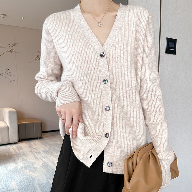 Title 4, Neues Strickjacke-Damen-Outfit