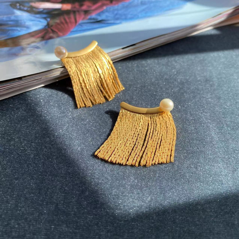 Metal Tassel Chain Freshwater Pearl Stud