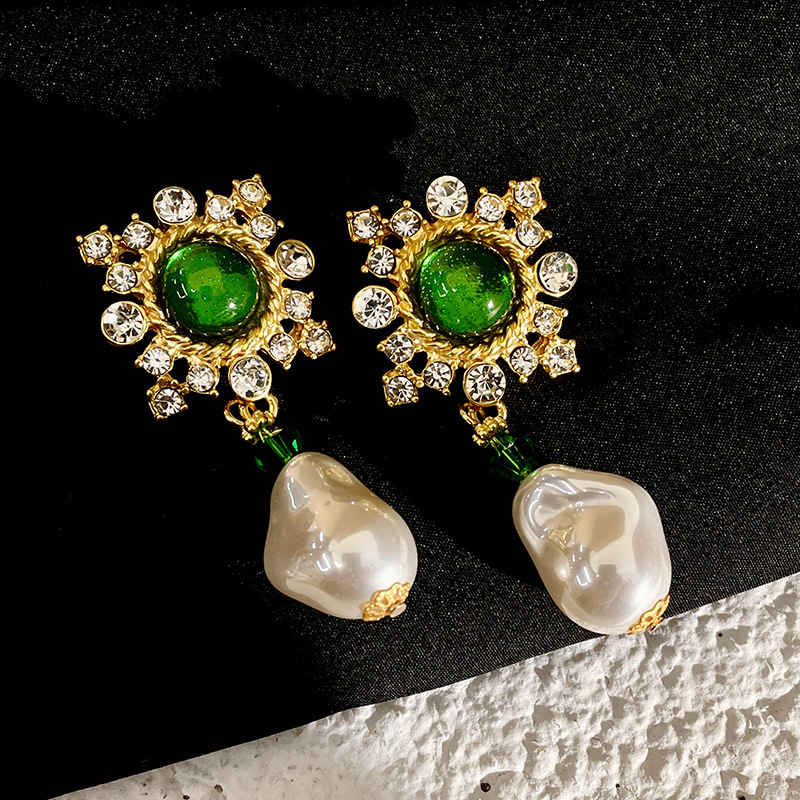 Title 7, Retro Debutante Style Green Ear Studs Earrings