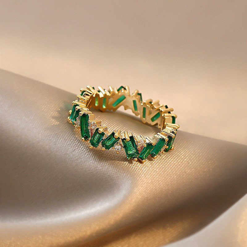 Minimalist Emerald Gemstone Index Ring