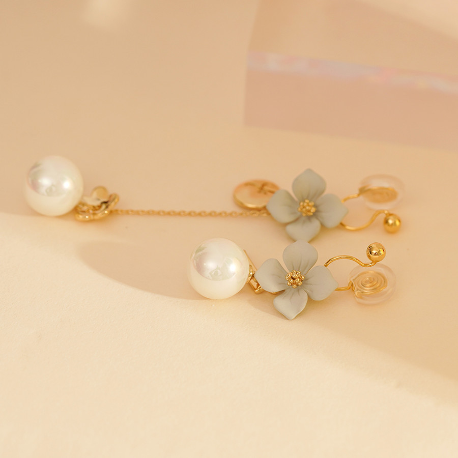 Asymmetrical Small Pearl Stud Earrings