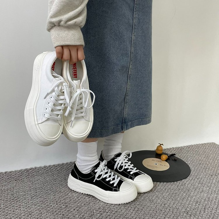 Platform Canvas Shoes Women 2026 New Cloud Korean Style White Shoes Women Versatile Niche Stylish Design Breathable Skate Shoes Women